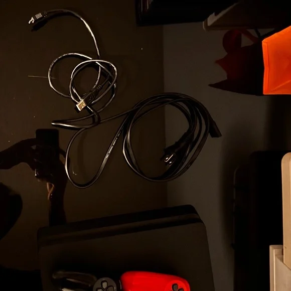 Sony PS4 console, 2 controllers & 10 games - Picture 5 of 5